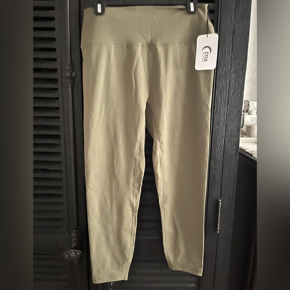 ZYIA Olive Streamline Leggings